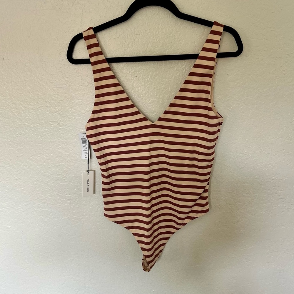 Babaton CONTOUR V-NECK BODYSUIT